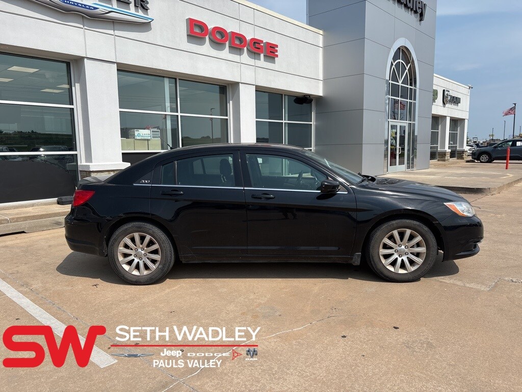 2012 Chrysler 200 Touring photo 2