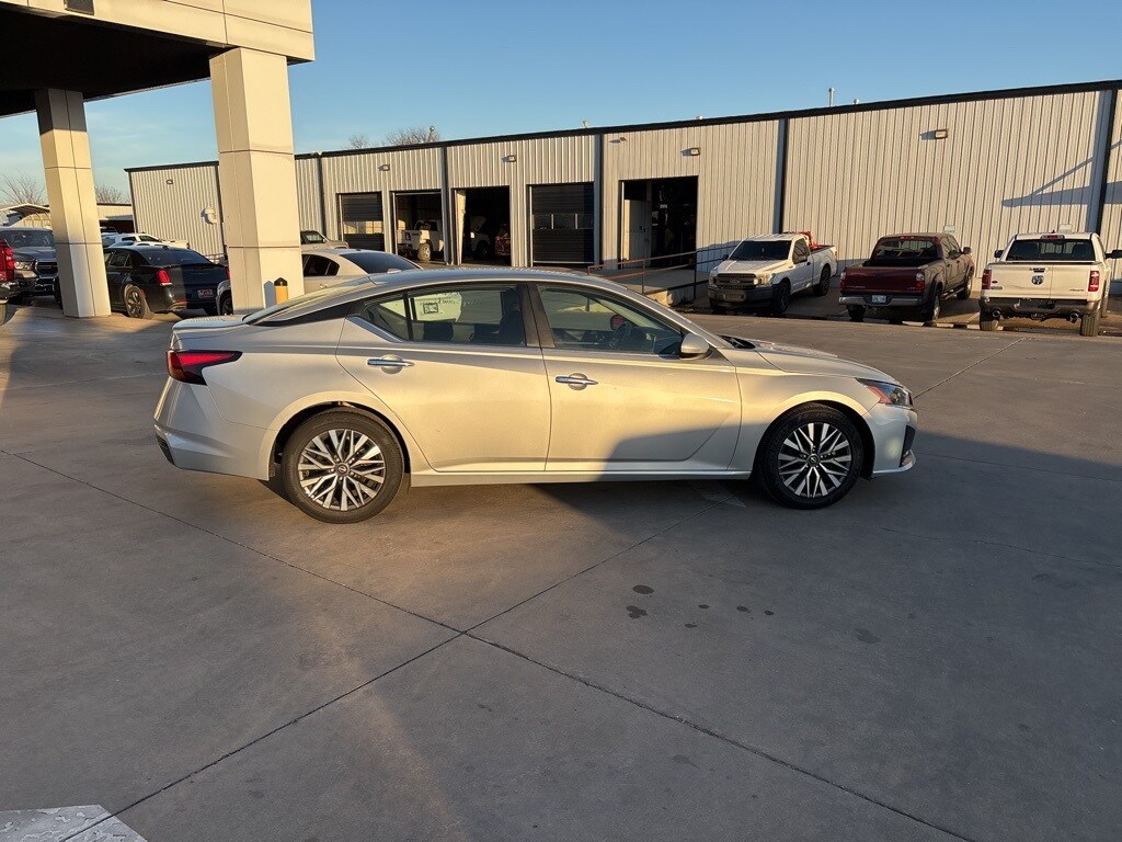 Used 2023 Nissan Altima 2.5 SV Sedan