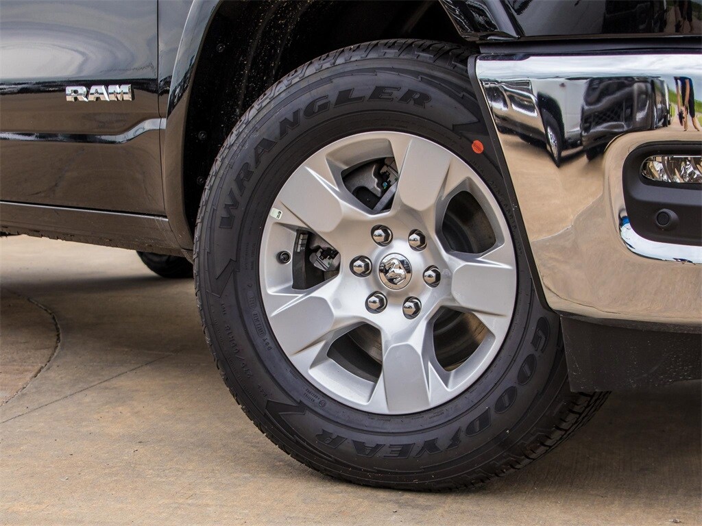 New 2025 Ram 1500 BIG HORN CREW CAB 4X4 5'7 BOX Pickup