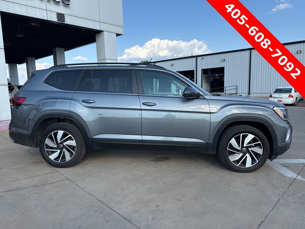 2025 Volkswagen Atlas SE Technology photo 2