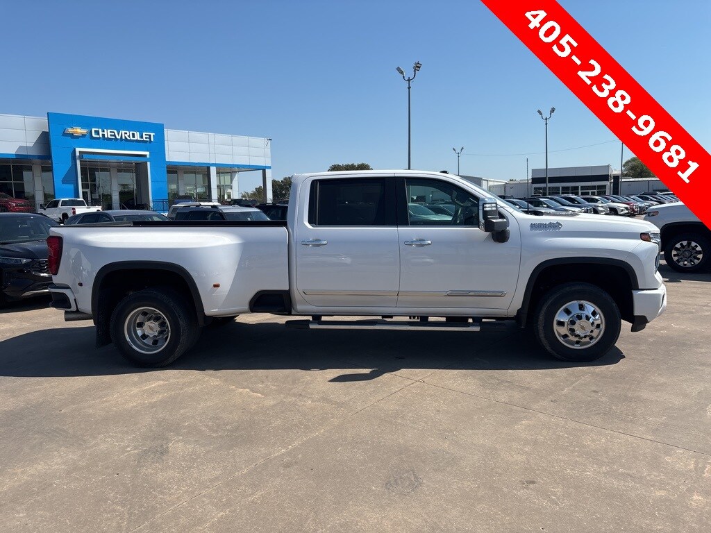 2024 Chevrolet Silverado 3500HD High Country photo 2