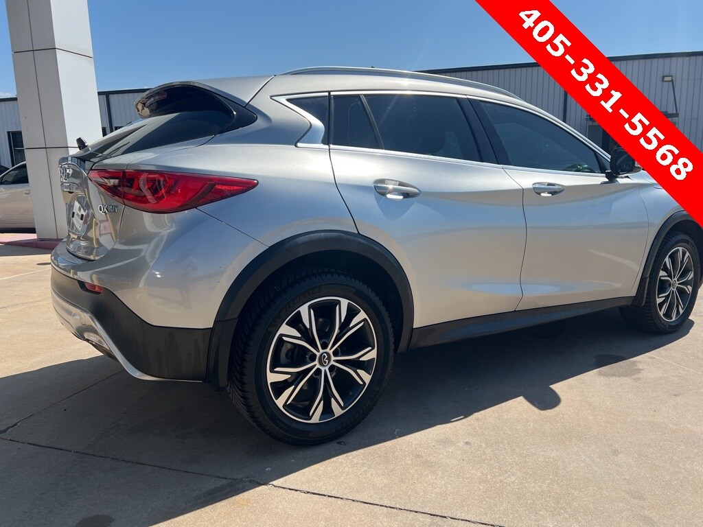 2019 Infiniti QX30 Luxe photo 3