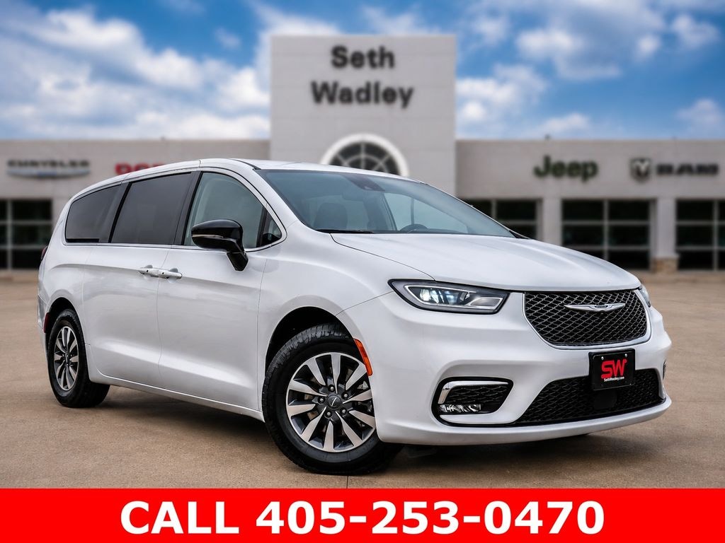 Used 2024 Chrysler Pacifica Plug-In Hybrid Select Van Passenger Van