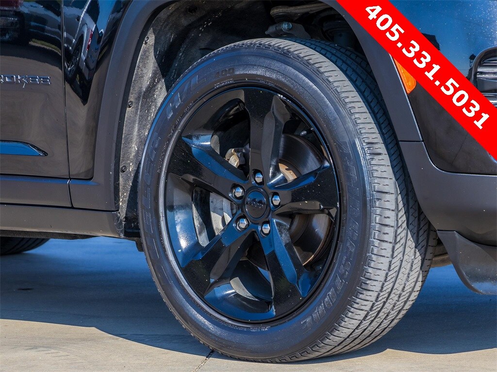 Used 2023 Jeep Grand Cherokee Laredo SUV