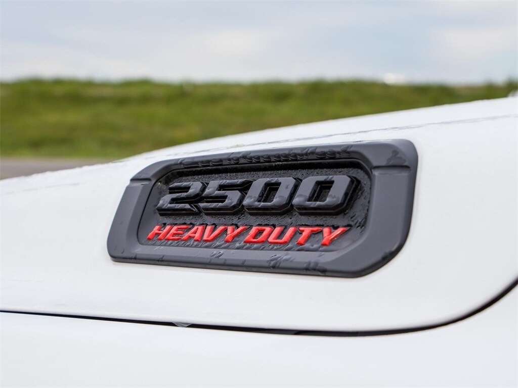 New 2025 Ram 2500 BIG HORN CREW CAB 4X4 6'4 BOX Pickup