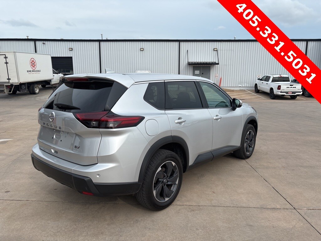 2024 Nissan Rogue SV photo 3