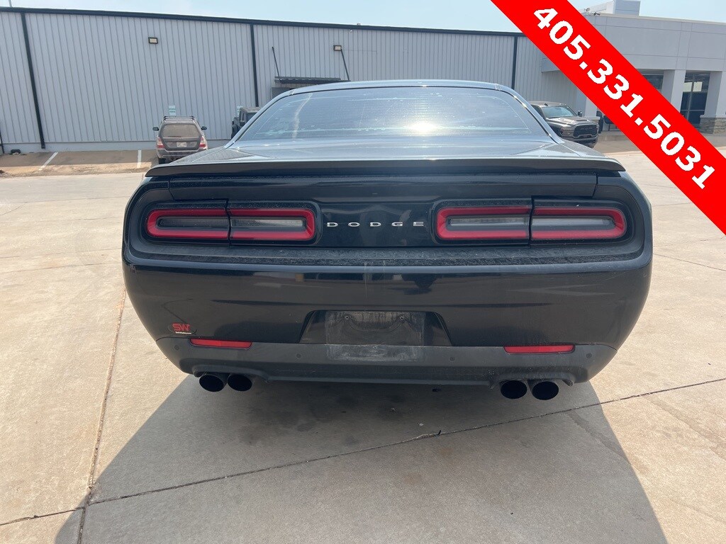 2016 Dodge Challenger SXT Plus photo 4