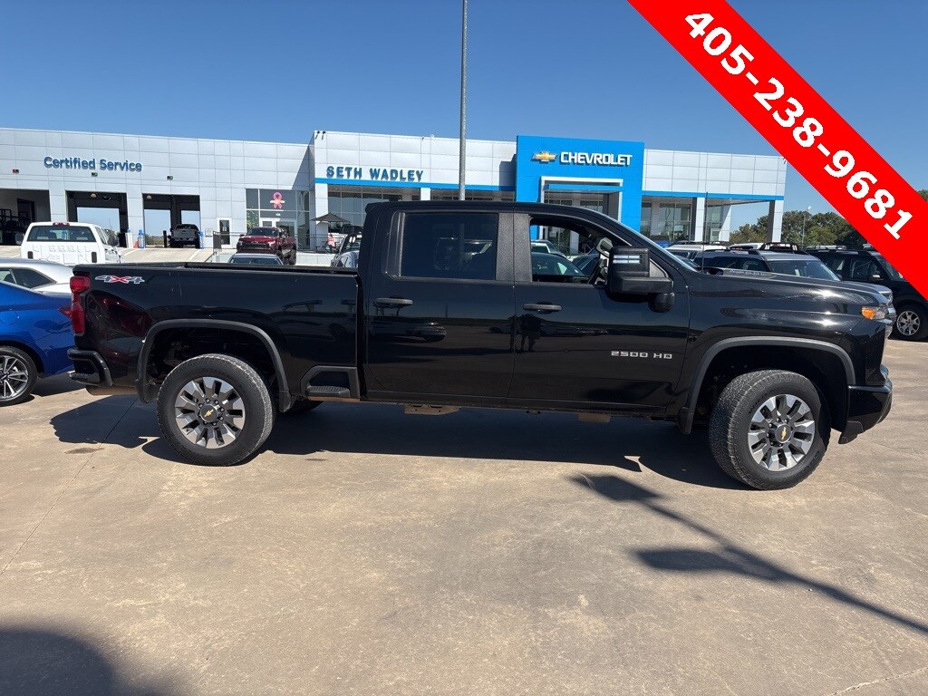 2024 Chevrolet Silverado 2500HD Custom photo 2