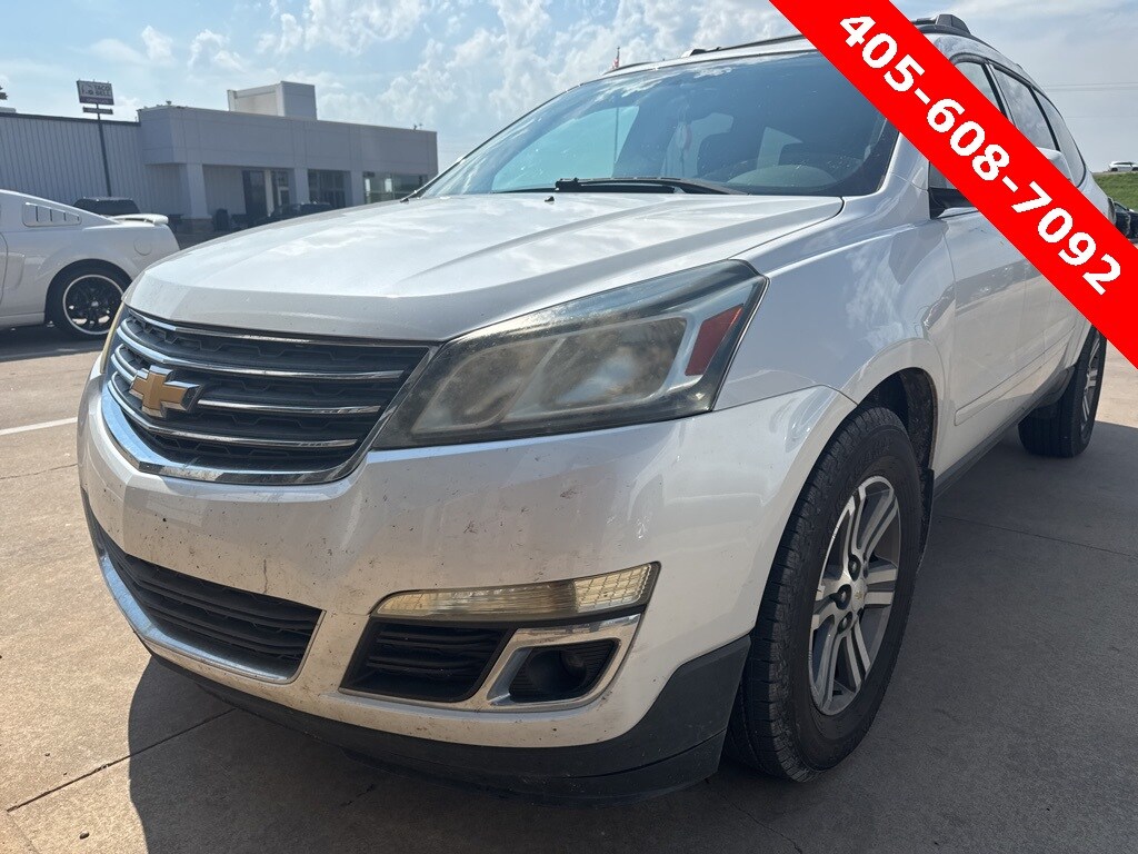2017 Chevrolet Traverse 1LT photo 2