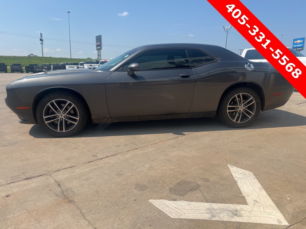 2019 Dodge Challenger SXT photo 2