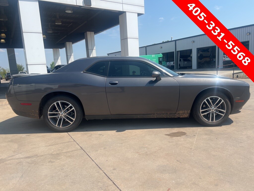 2019 Dodge Challenger SXT photo 3