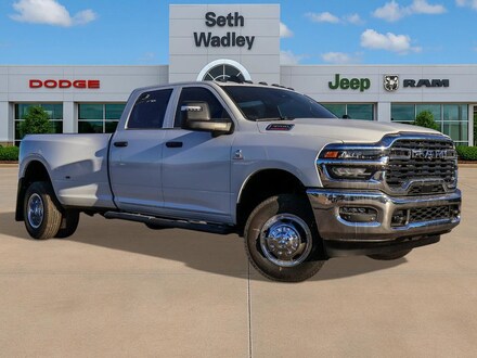 2026 Ram 3500 TRADESMAN CREW CAB 4X4 8' BOX Pickup