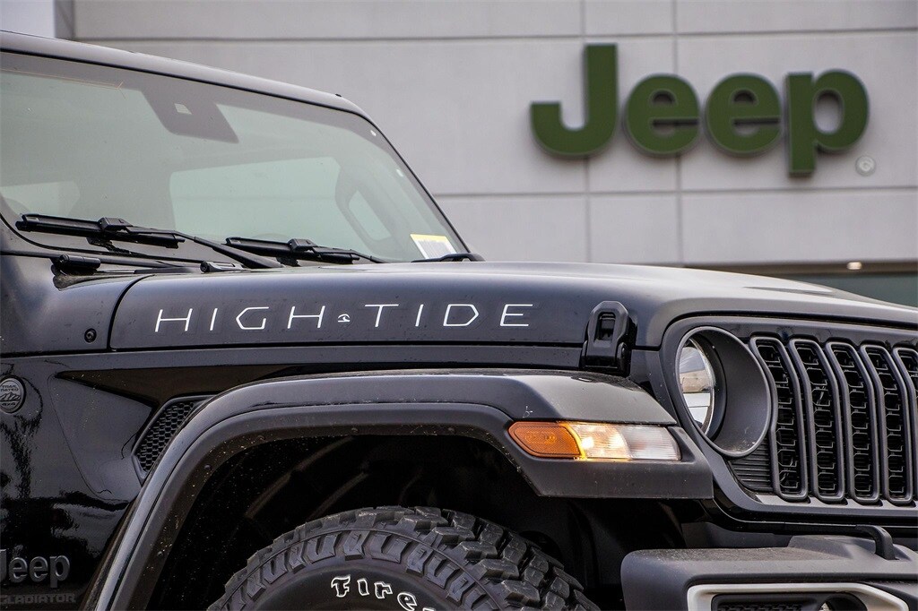 New 2025 Jeep Gladiator HIGH TIDE 4X4 Pickup
