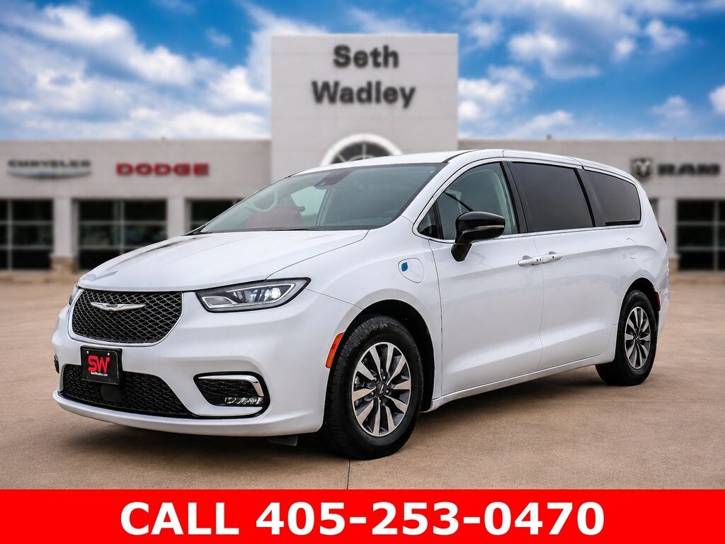 Used 2024 Chrysler Pacifica Plug-In Hybrid Select Van Passenger Van