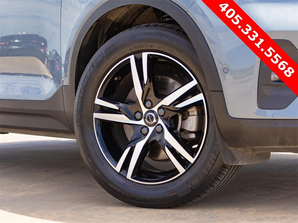 2023 Volvo XC40 AWD Plus photo 2