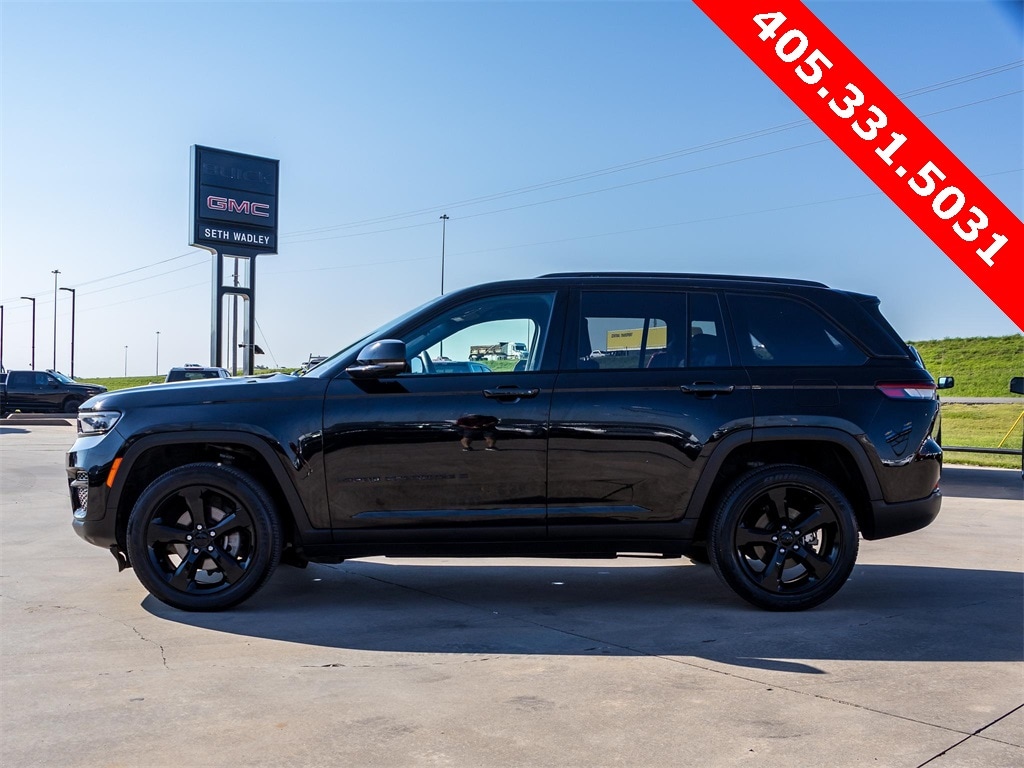 Used 2023 Jeep Grand Cherokee Laredo SUV