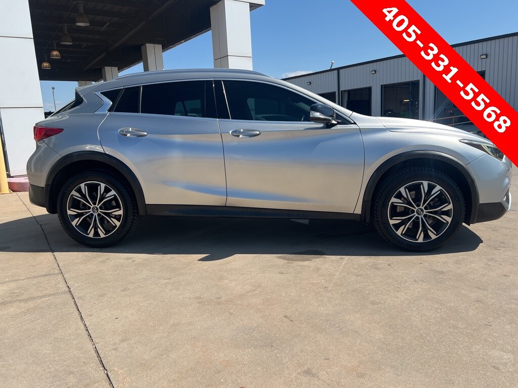 2019 Infiniti QX30 Luxe photo 2