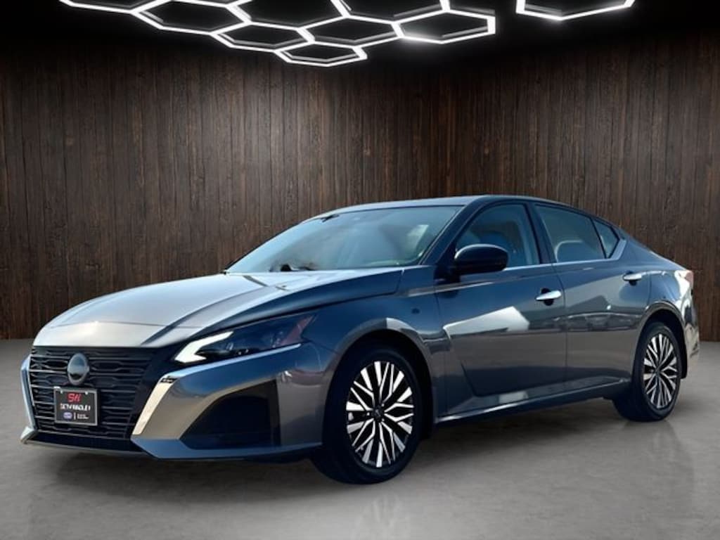Used 2025 Nissan Altima 2.5 SV Sedan