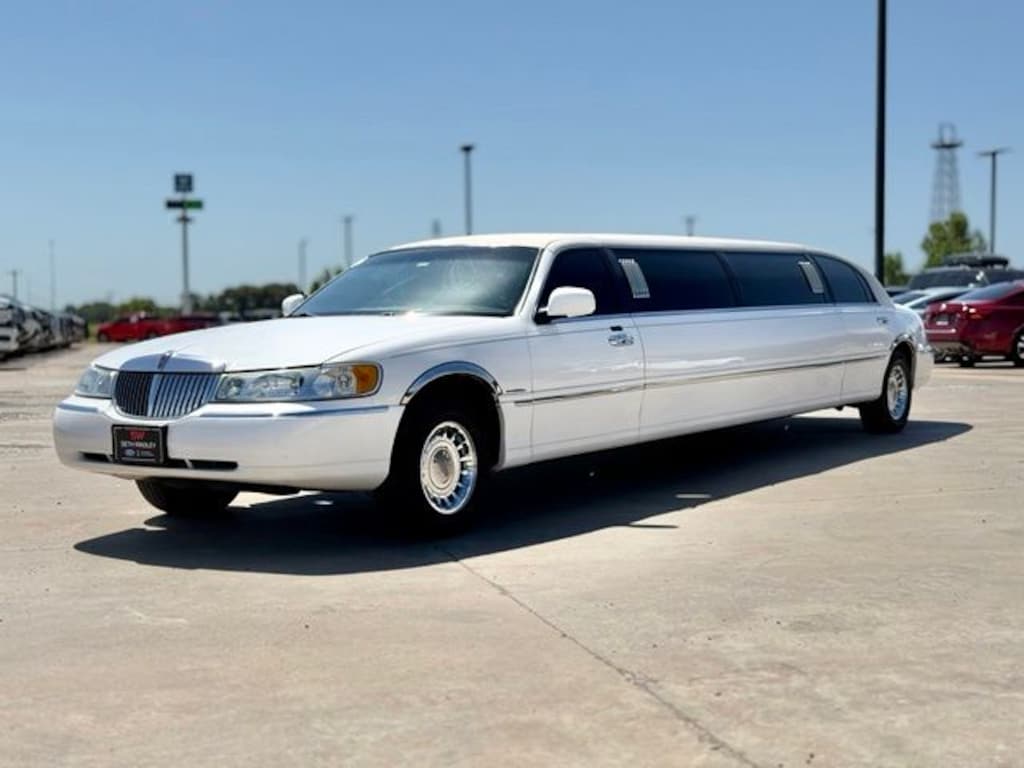 Used 2002 Lincoln Town Car Executive Sedan