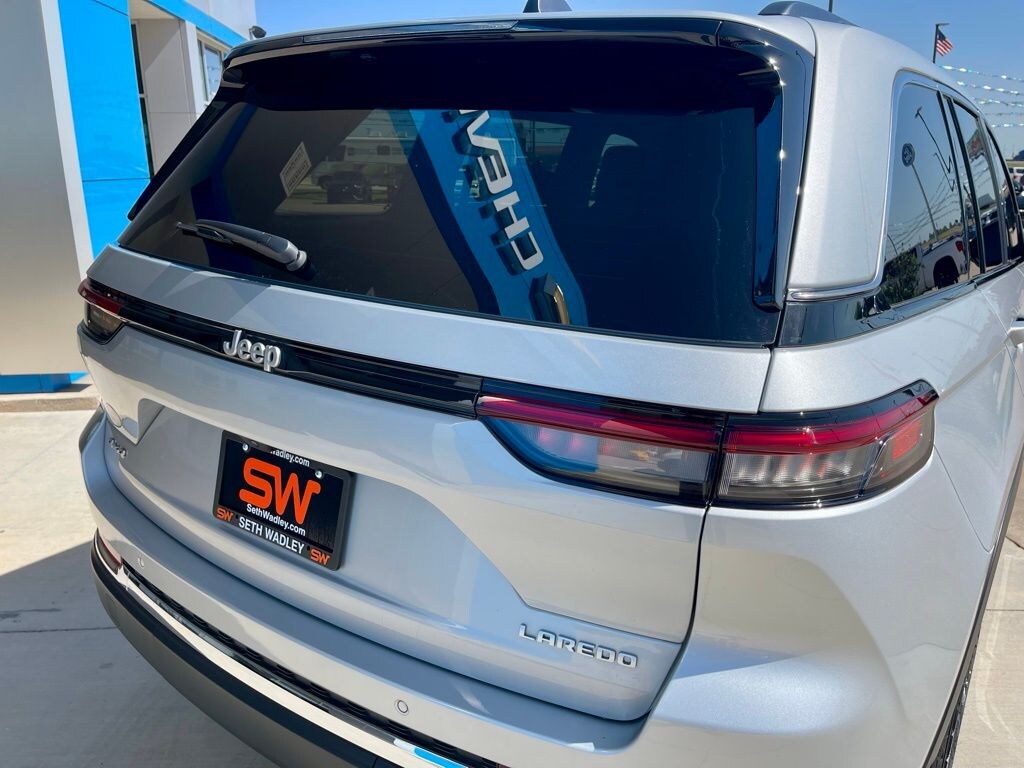 Used 2025 Jeep Grand Cherokee Laredo SUV