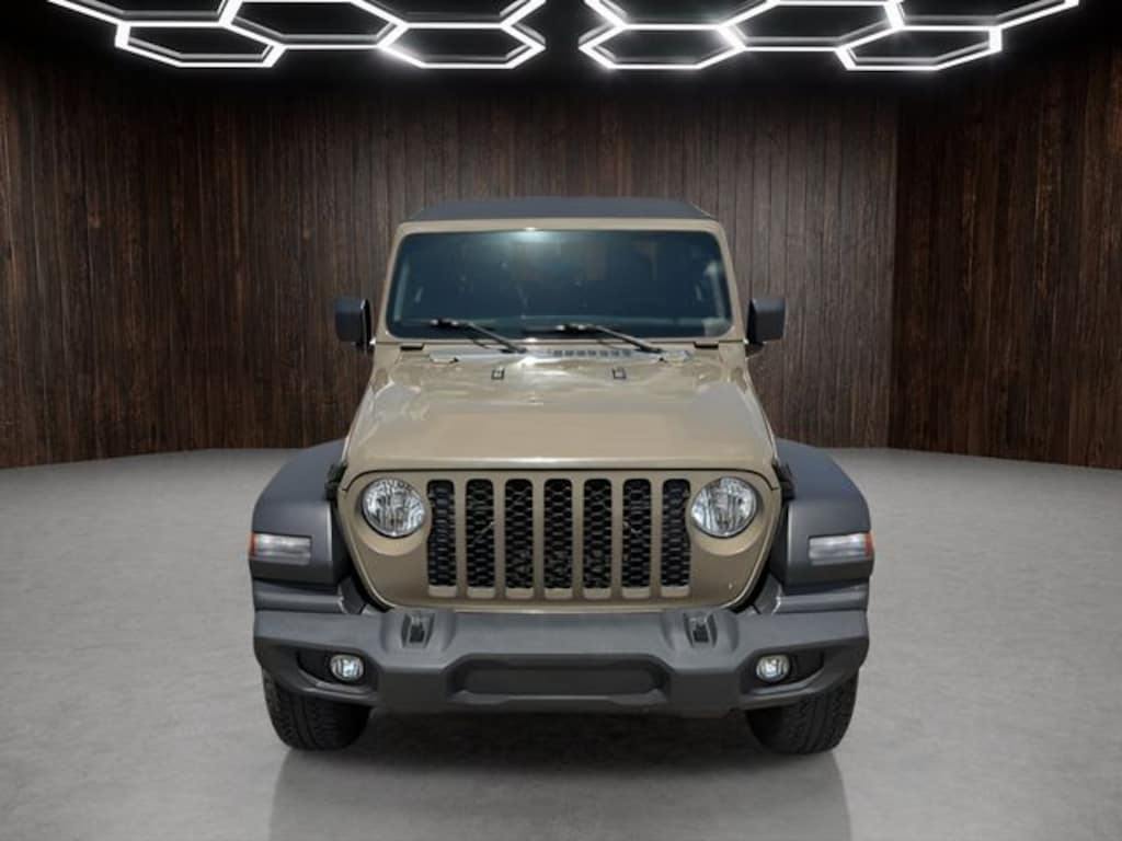 Used 2020 Jeep Gladiator Sport Truck