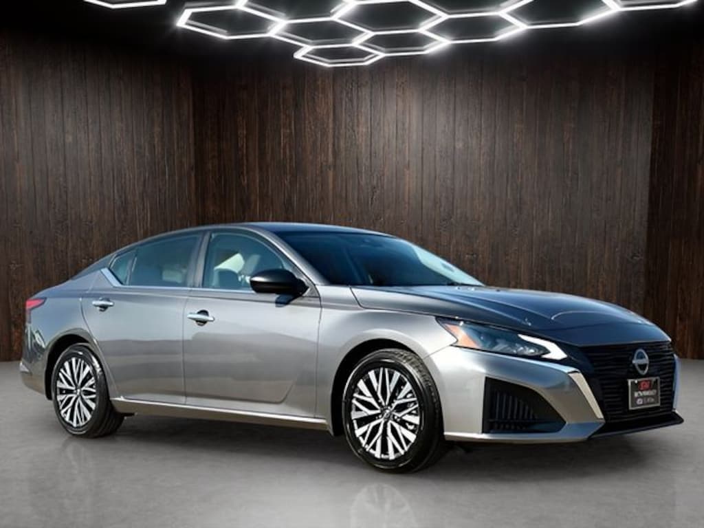 Used 2025 Nissan Altima 2.5 SV Sedan