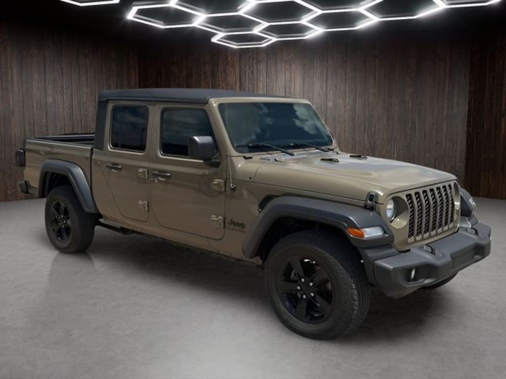 Used 2020 Jeep Gladiator Sport Truck