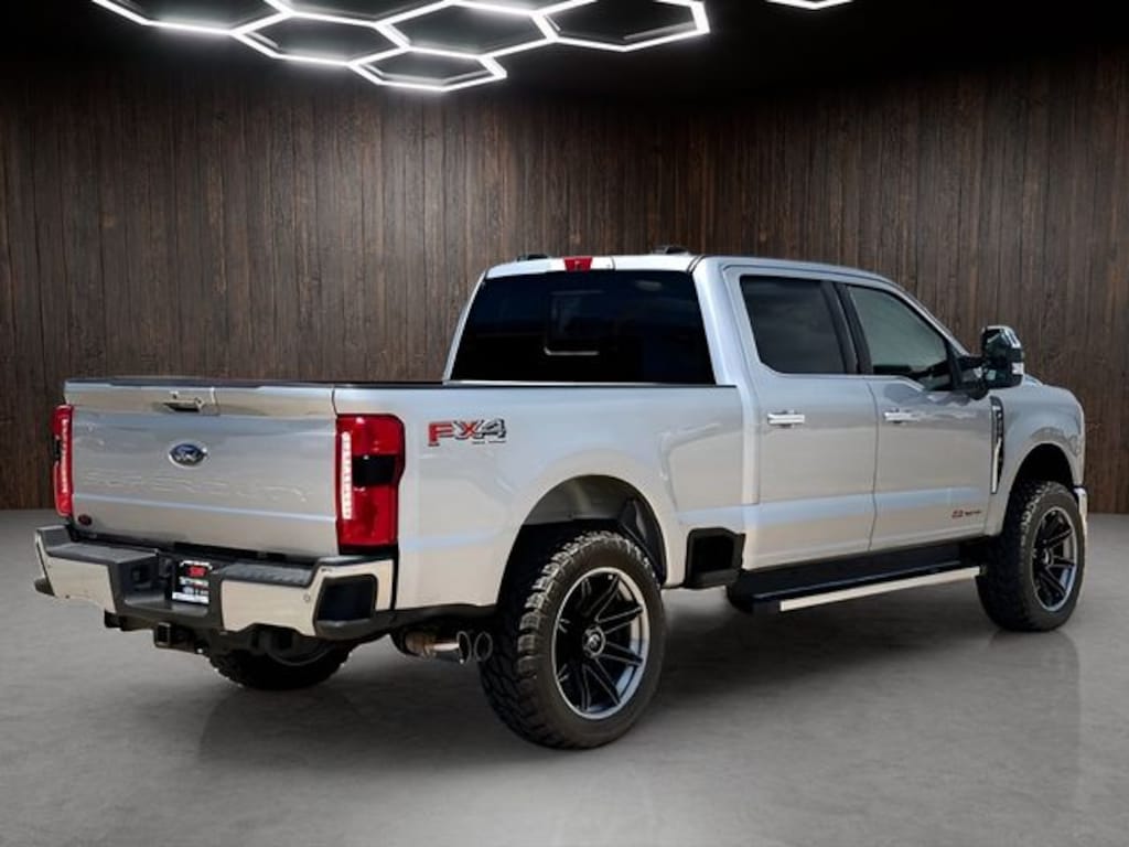 Used 2023 Ford F-250SD Lariat Truck