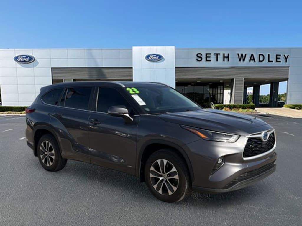 Used 2023 Toyota Highlander Hybrid XLE SUV