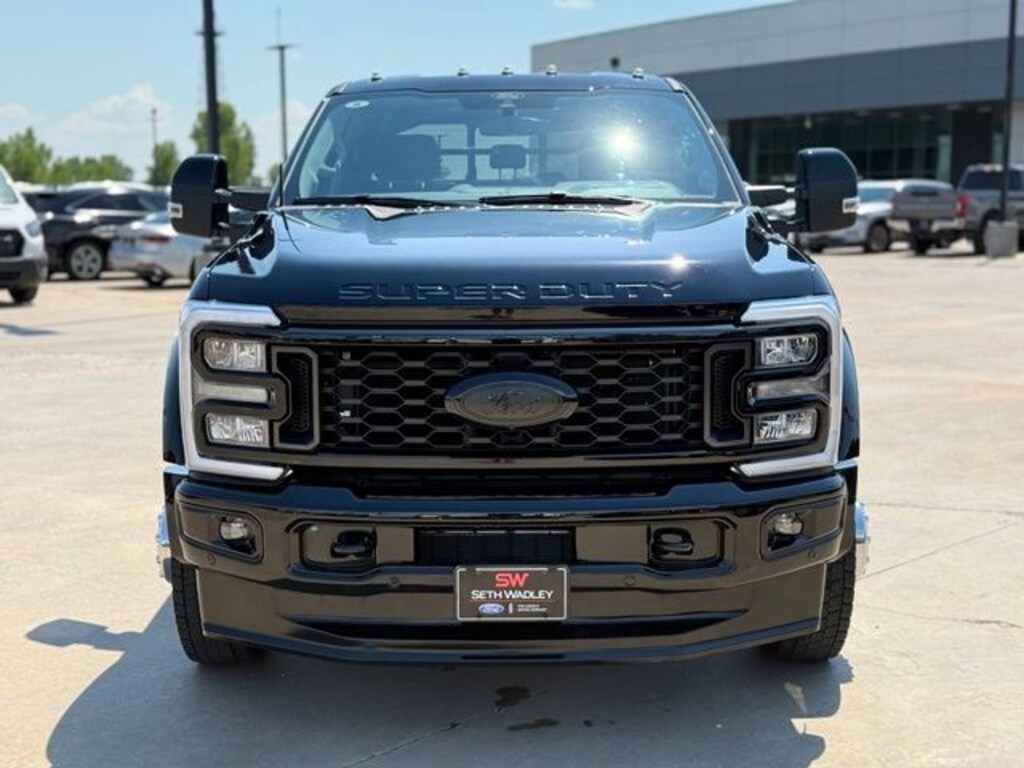 New 2025 Ford F-450SD Lariat Truck