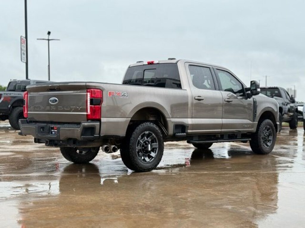 Used 2023 Ford F-250SD Lariat Truck