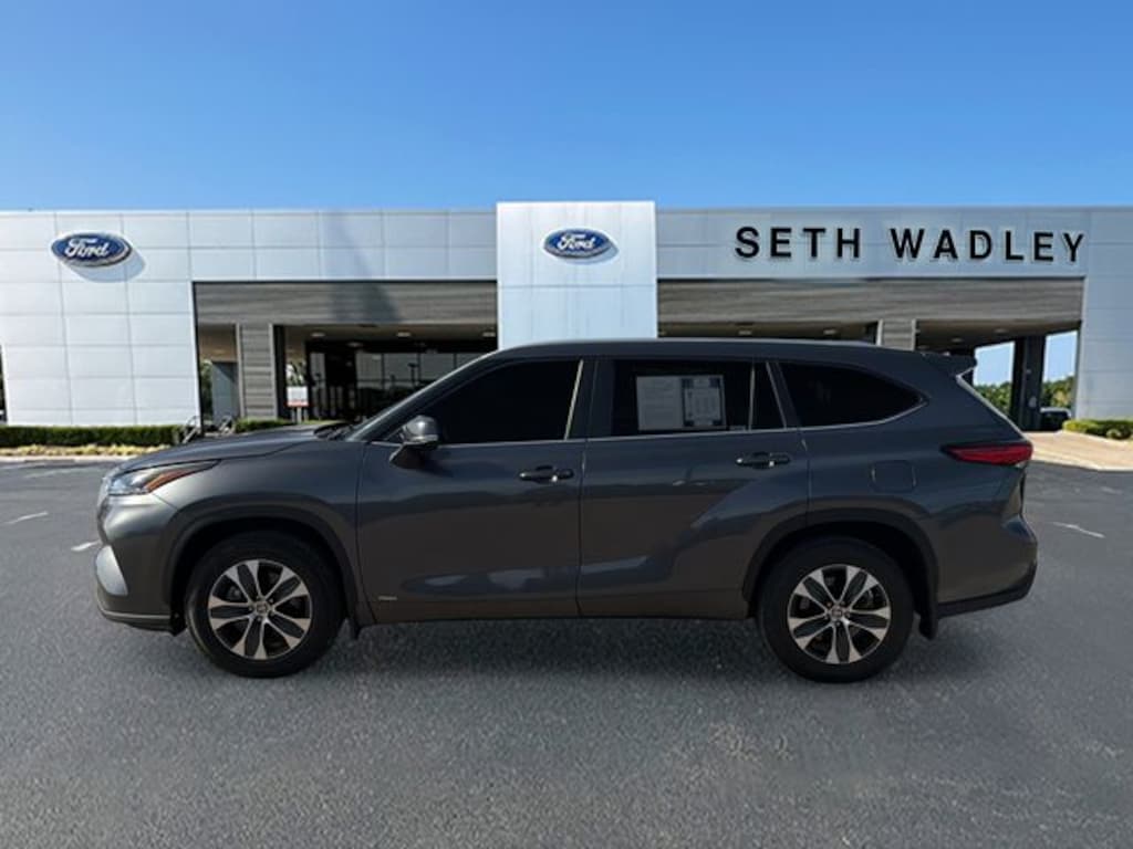 Used 2023 Toyota Highlander Hybrid XLE SUV
