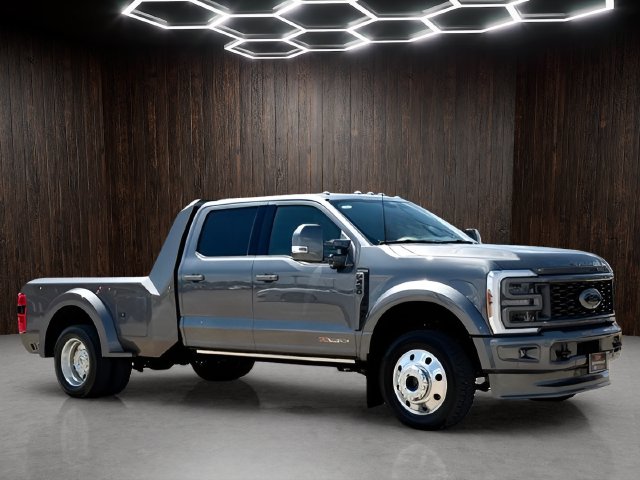 2025 Ford F-450 Super Duty Platinum