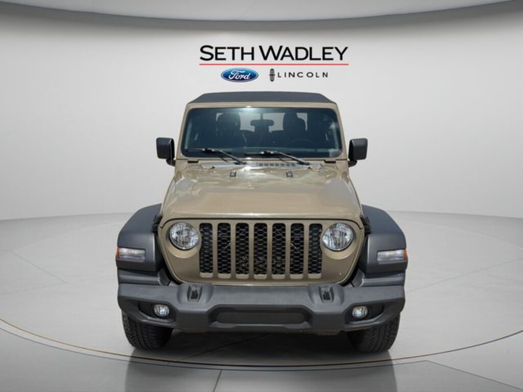 Used 2020 Jeep Gladiator Sport Truck