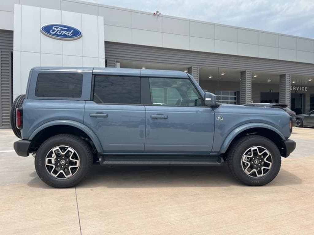 New 2025 Ford Bronco Outer Banks SUV