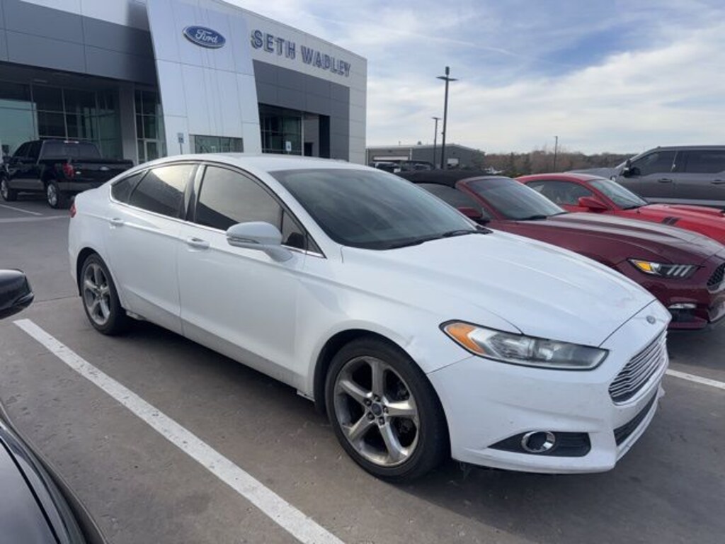 Used 2015 Ford Fusion SE Sedan