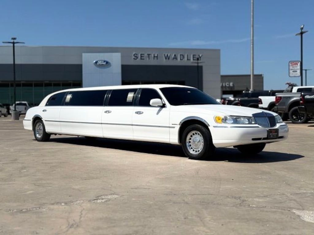 Used 2002 Lincoln Town Car Executive Sedan