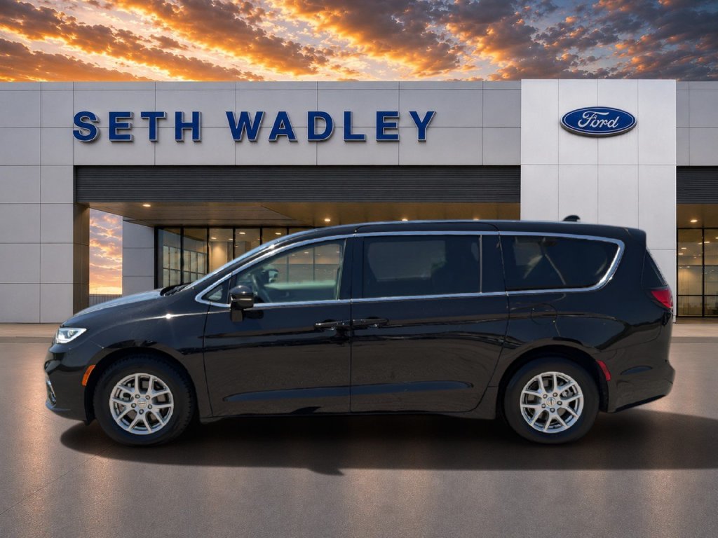 Used 2024 Chrysler Pacifica Touring L Minivan/Van