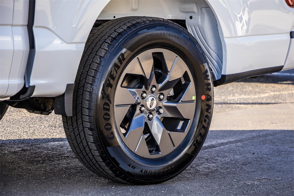 2025 Ford F-150 STX photo 4