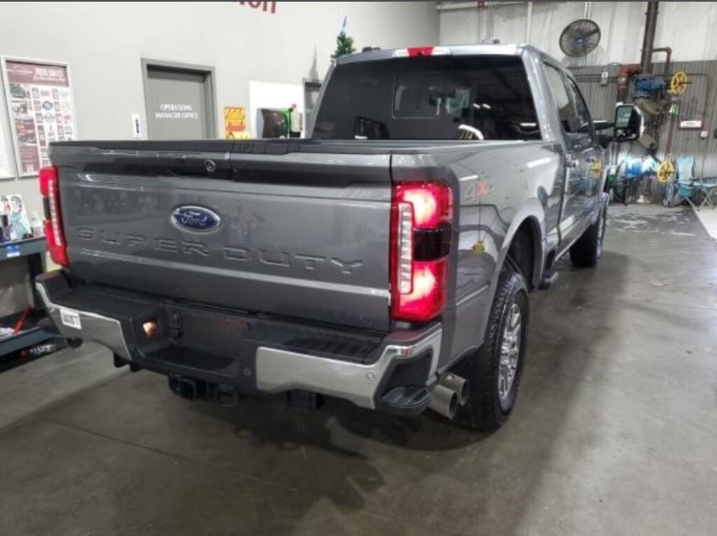 Used 2024 Ford F-250SD Lariat Truck