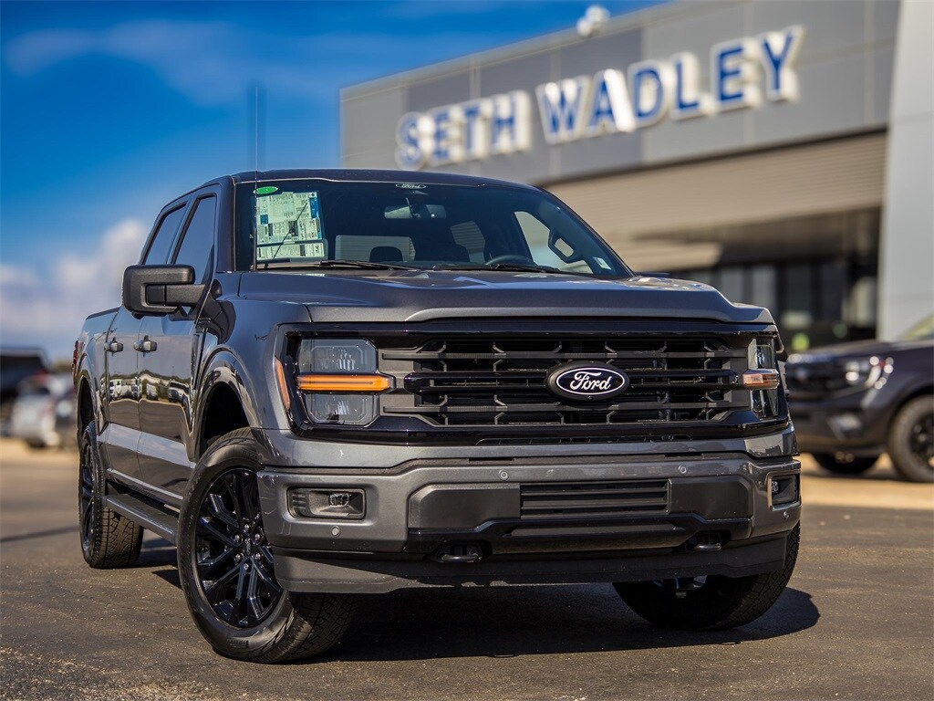 2025 Ford F-150 XLT photo 2