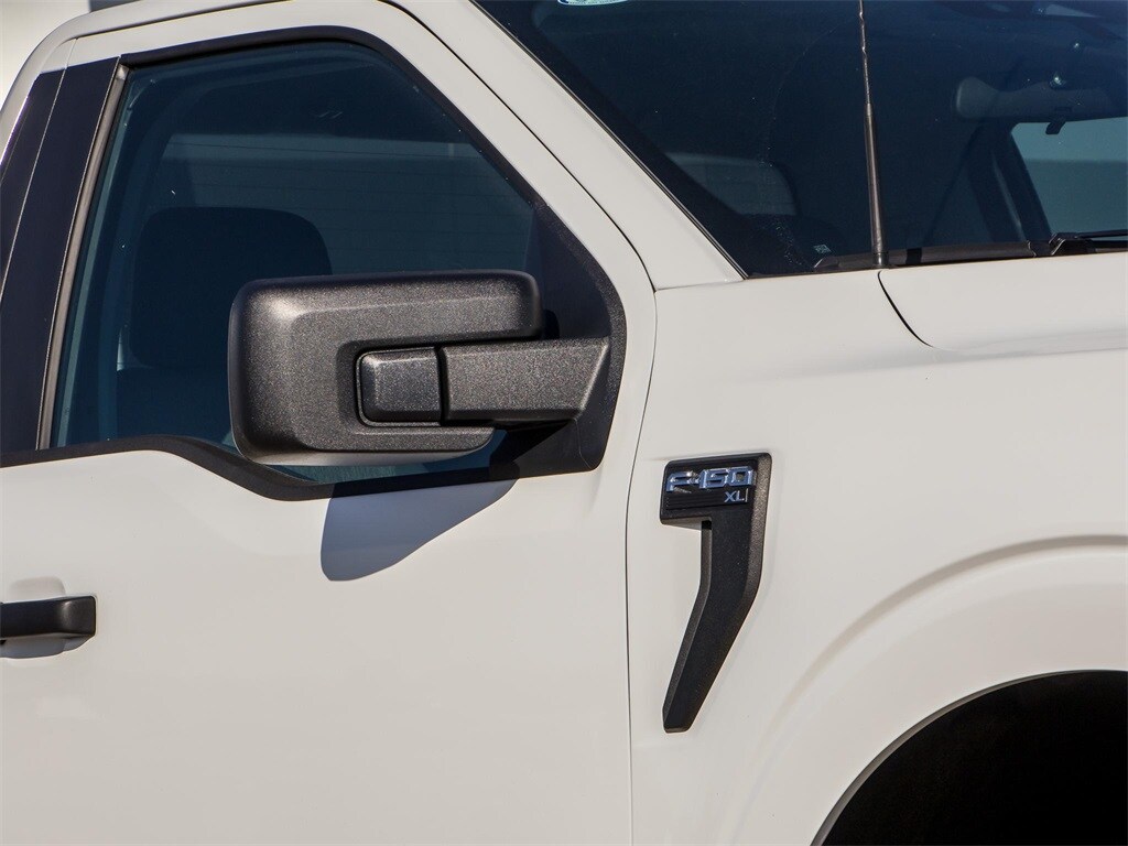 2025 Ford F-150 XL photo 2