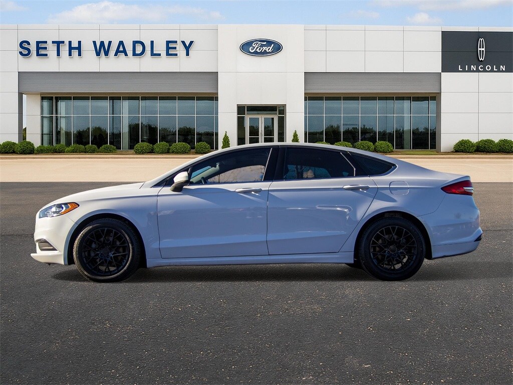 2017 Ford Fusion SE photo 4