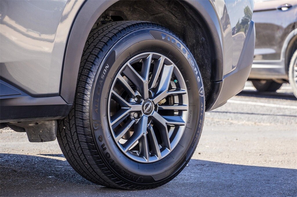 2023 Nissan Rogue S photo 3