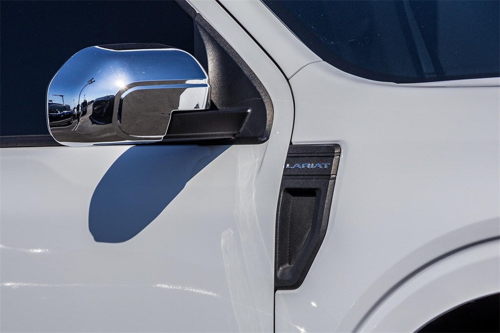 2022 Ford Maverick Lariat photo 2