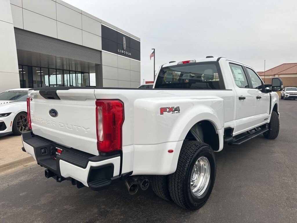 2026 Ford F-350 photo 2