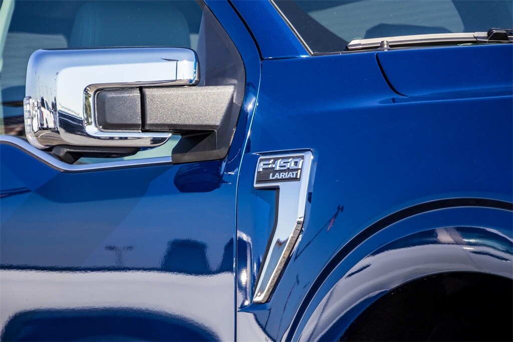 2025 Ford F-150 Lariat photo 2