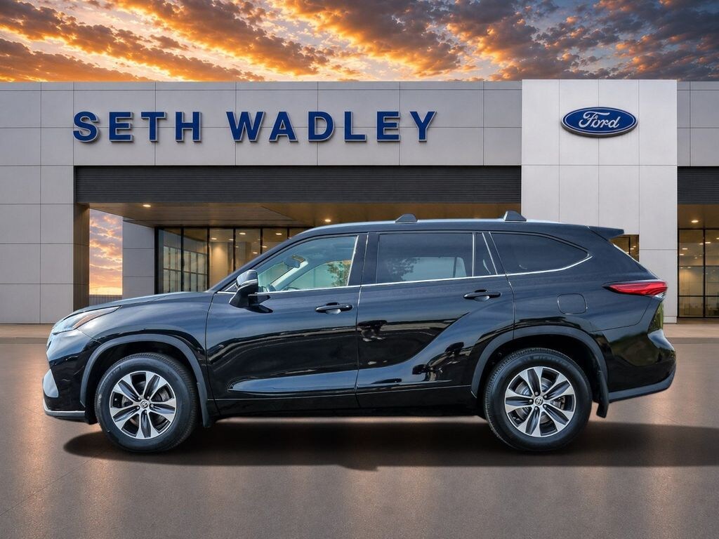 Used 2021 Toyota Highlander XLE SUV