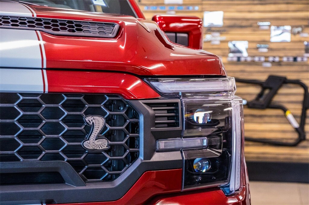 2025 Ford F-150 Lariat photo 3