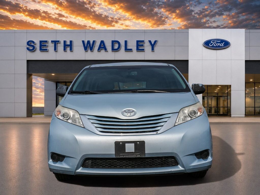 Used 2015 Toyota Sienna LE Minivan/Van